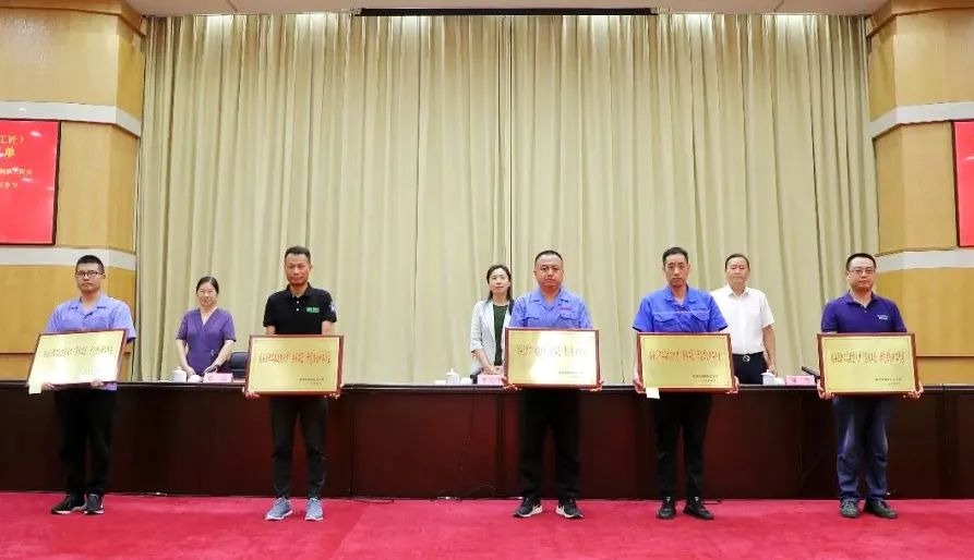 燈塔式人物丨技能大師郎冠軍，照亮萬馬高壓事業(yè)